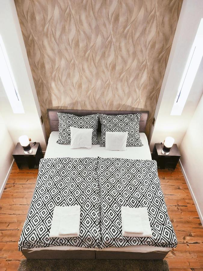 Square 16 Apartman - Absolutely Central Location With Self Check In Szombathely Eksteriør billede