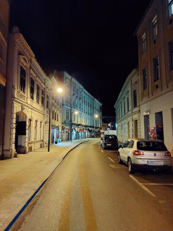 Square 16 Apartman - Absolutely Central Location With Self Check In Szombathely Eksteriør billede