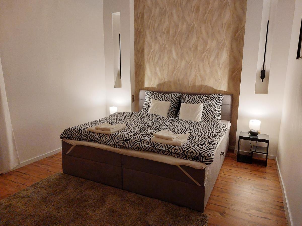 Square 16 Apartman - Absolutely Central Location With Self Check In Szombathely Eksteriør billede