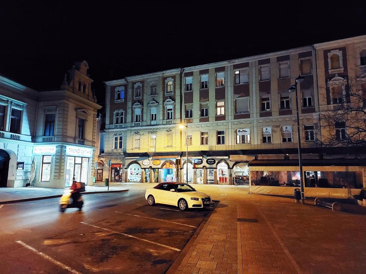 Square 16 Apartman - Absolutely Central Location With Self Check In Szombathely Eksteriør billede