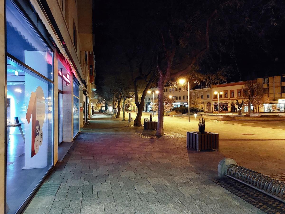 Square 16 Apartman - Absolutely Central Location With Self Check In Szombathely Eksteriør billede