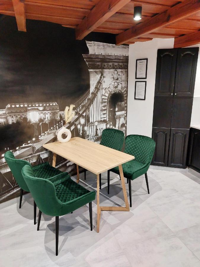 Square 16 Apartman - Absolutely Central Location With Self Check In Szombathely Eksteriør billede