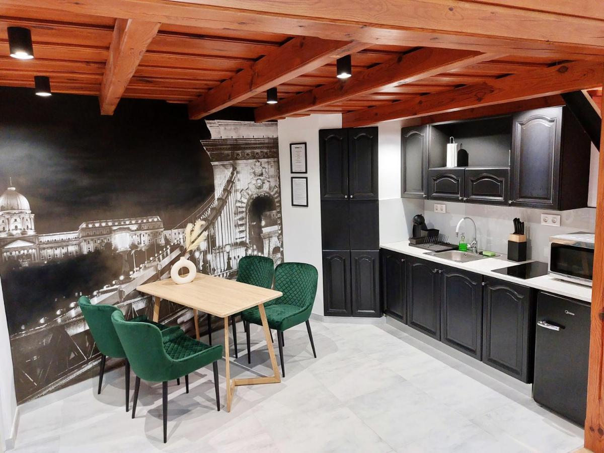Square 16 Apartman - Absolutely Central Location With Self Check In Szombathely Eksteriør billede