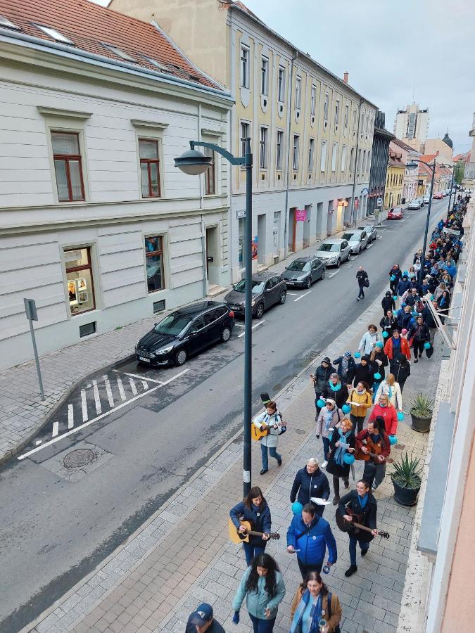 Square 16 Apartman - Absolutely Central Location With Self Check In Szombathely Eksteriør billede
