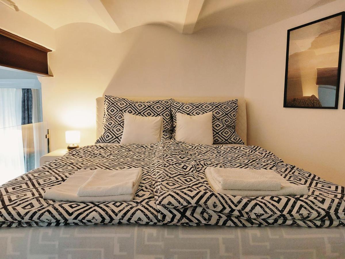 Square 16 Apartman - Absolutely Central Location With Self Check In Szombathely Eksteriør billede