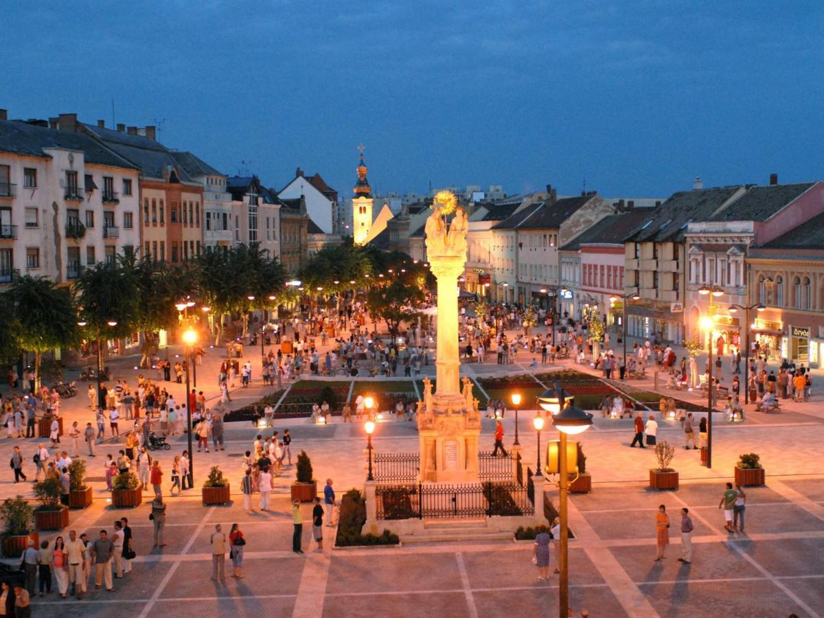 Square 16 Apartman - Absolutely Central Location With Self Check In Szombathely Eksteriør billede